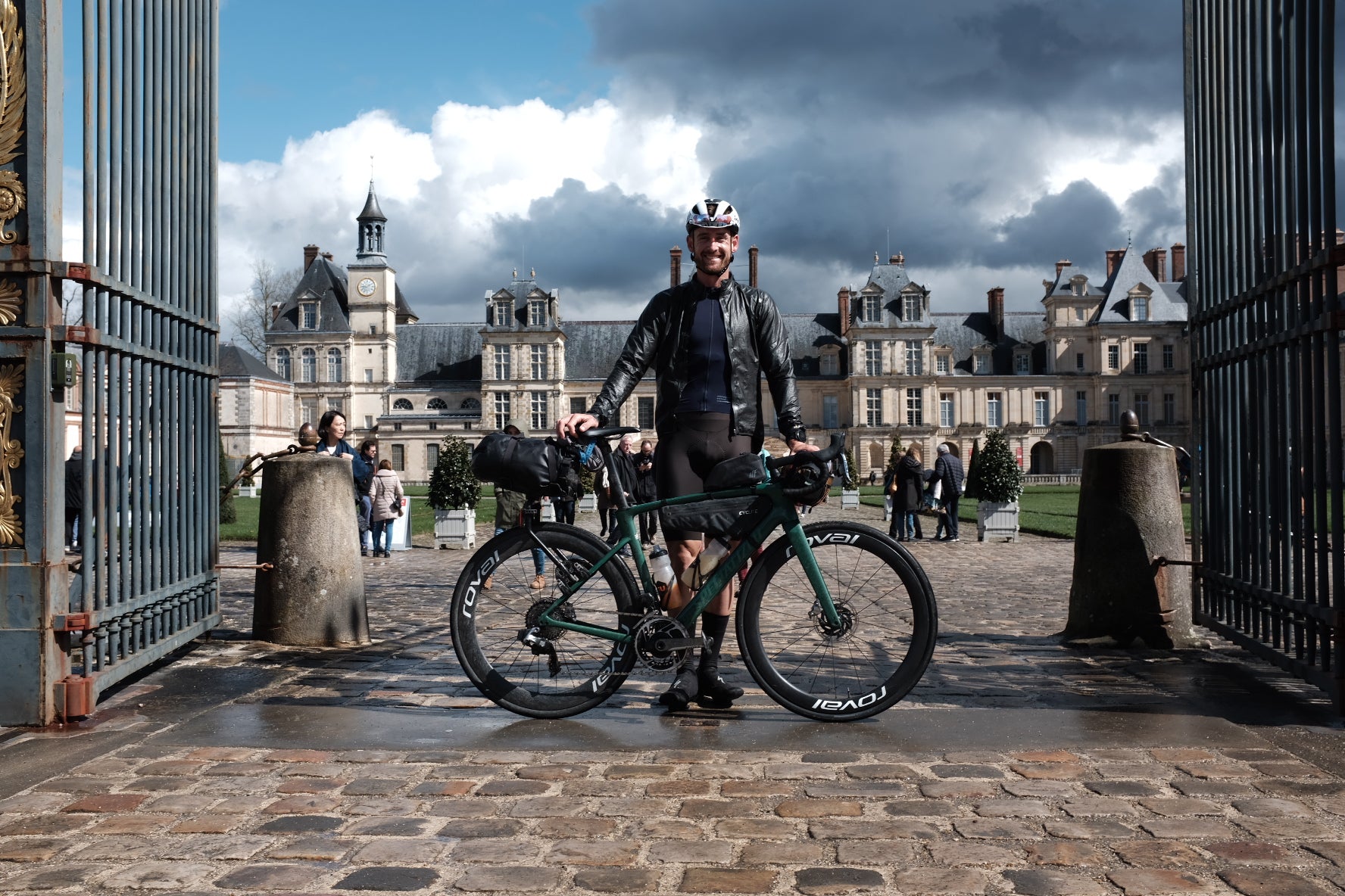 Bike packer in front of castel 